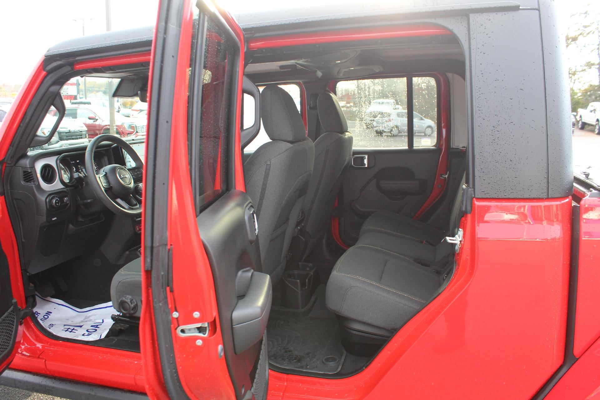 2024 Jeep GLADIATOR Base