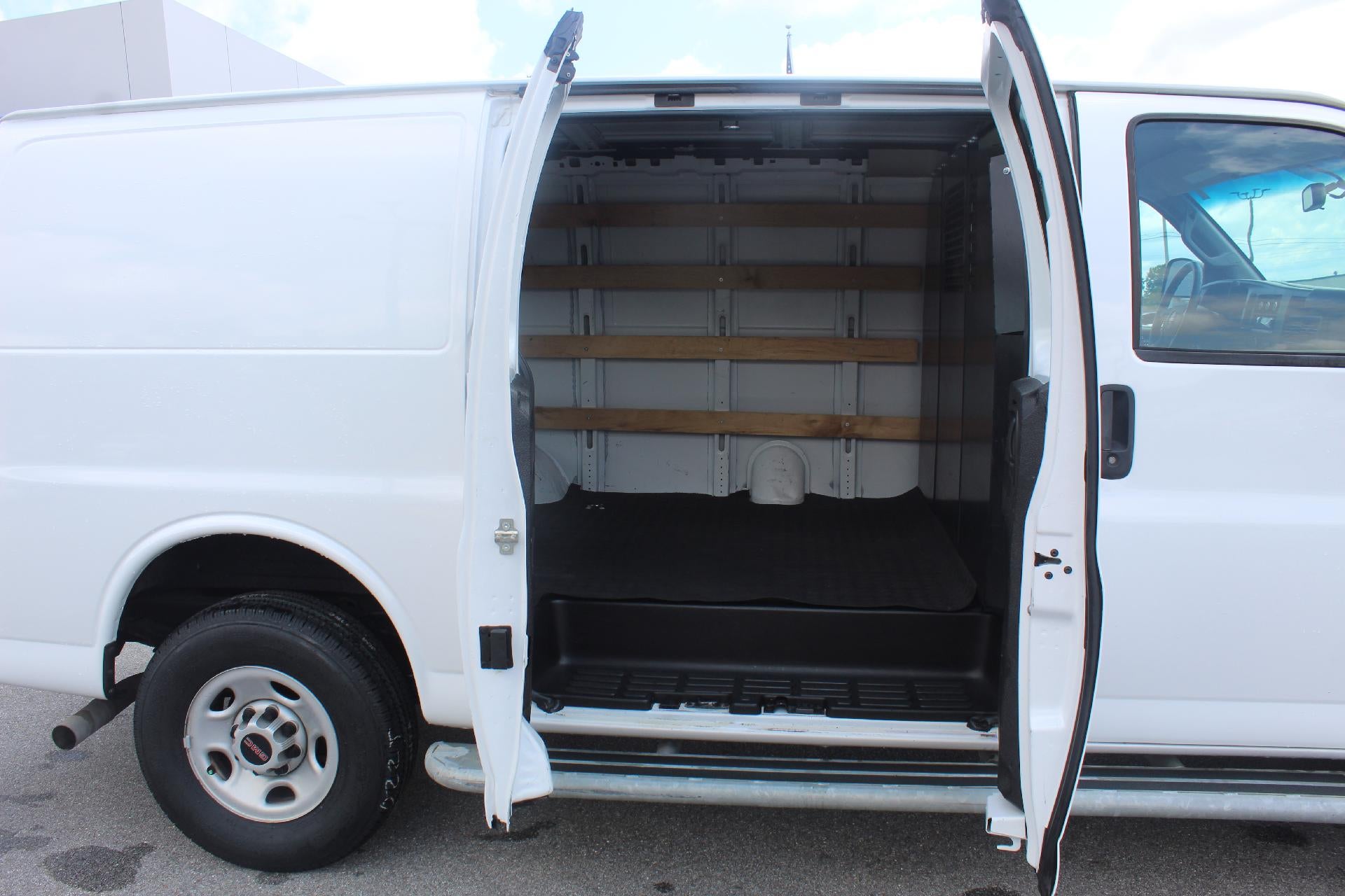 2022 GMC Savana Cargo 2500 Base