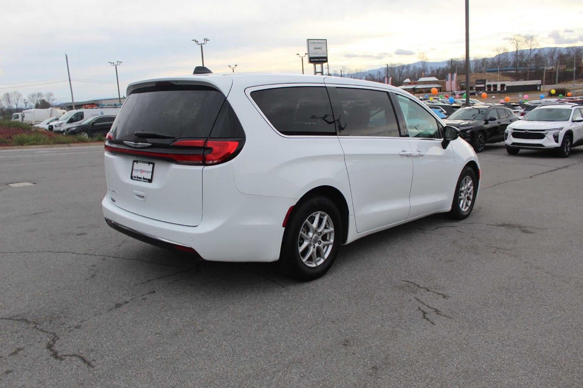 2024 Chrysler Pacifica Touring L