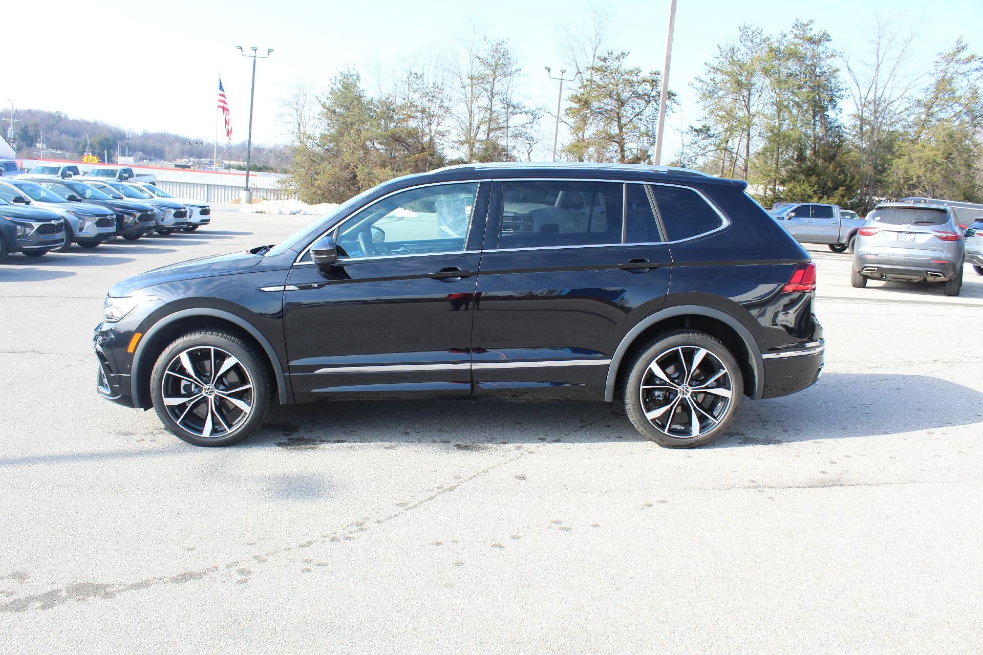 2024 Volkswagen Tiguan SEL R-Line