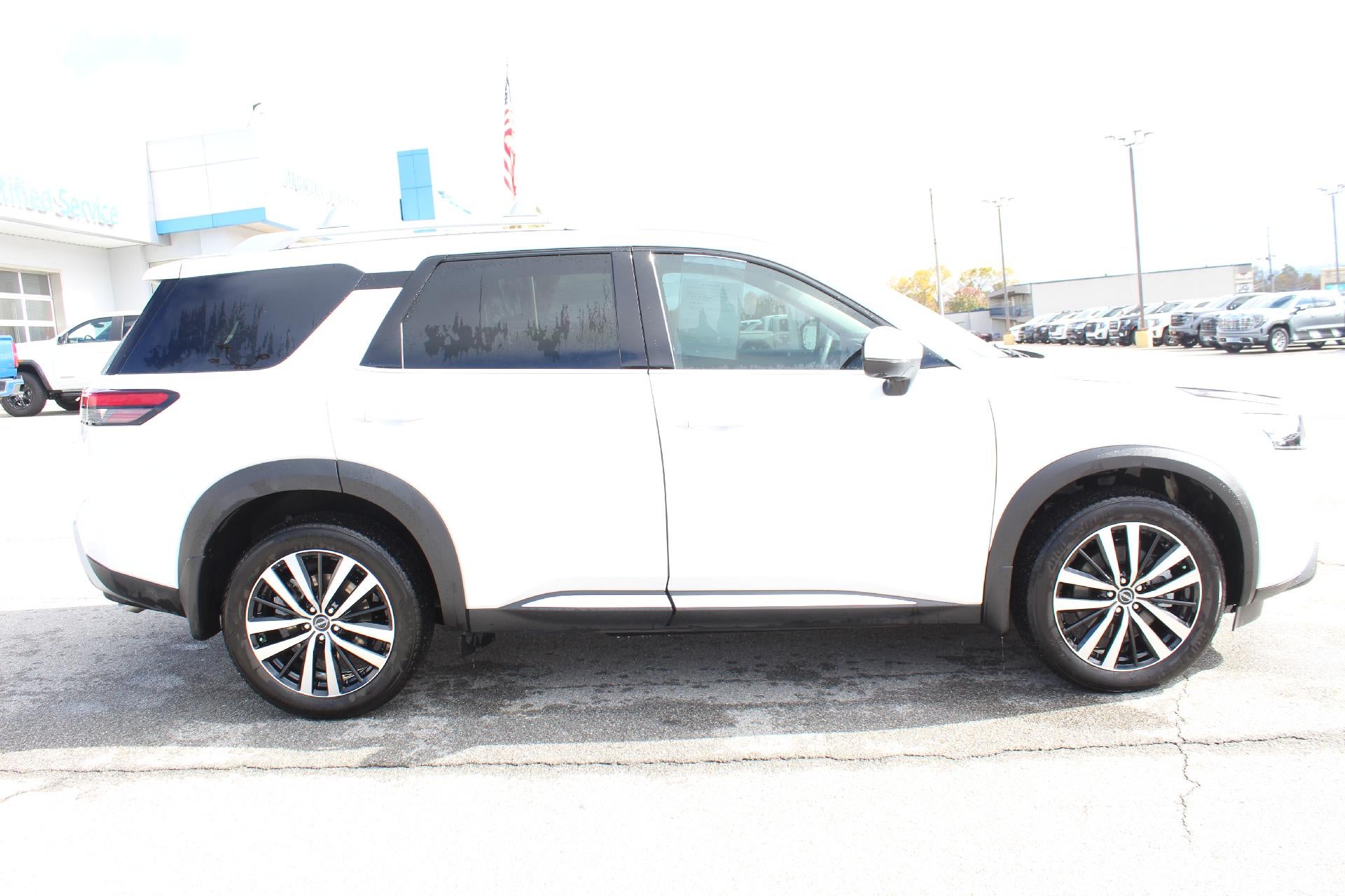 2025 Nissan Pathfinder Platinum