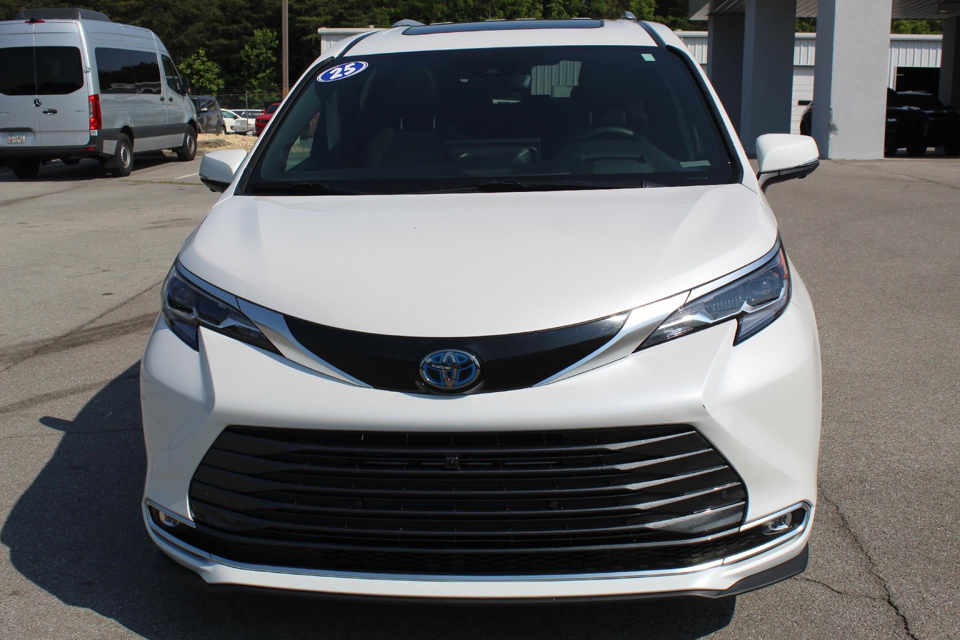 2025 Toyota Sienna Platinum