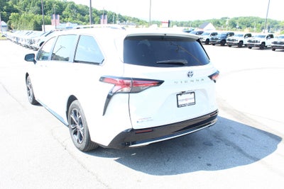 2025 Toyota Sienna Platinum