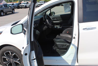 2025 Toyota Sienna Platinum
