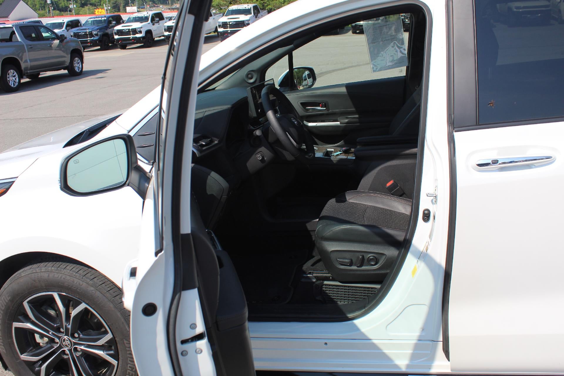 2025 Toyota Sienna Platinum