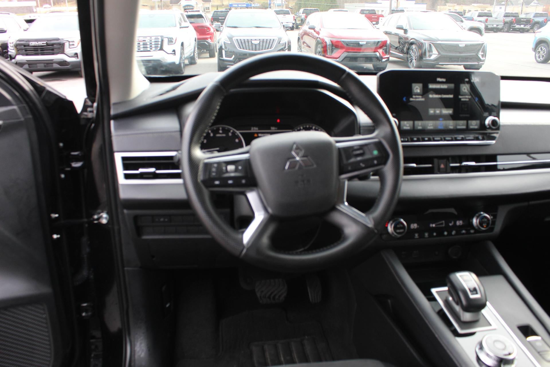 2024 Mitsubishi Outlander SE