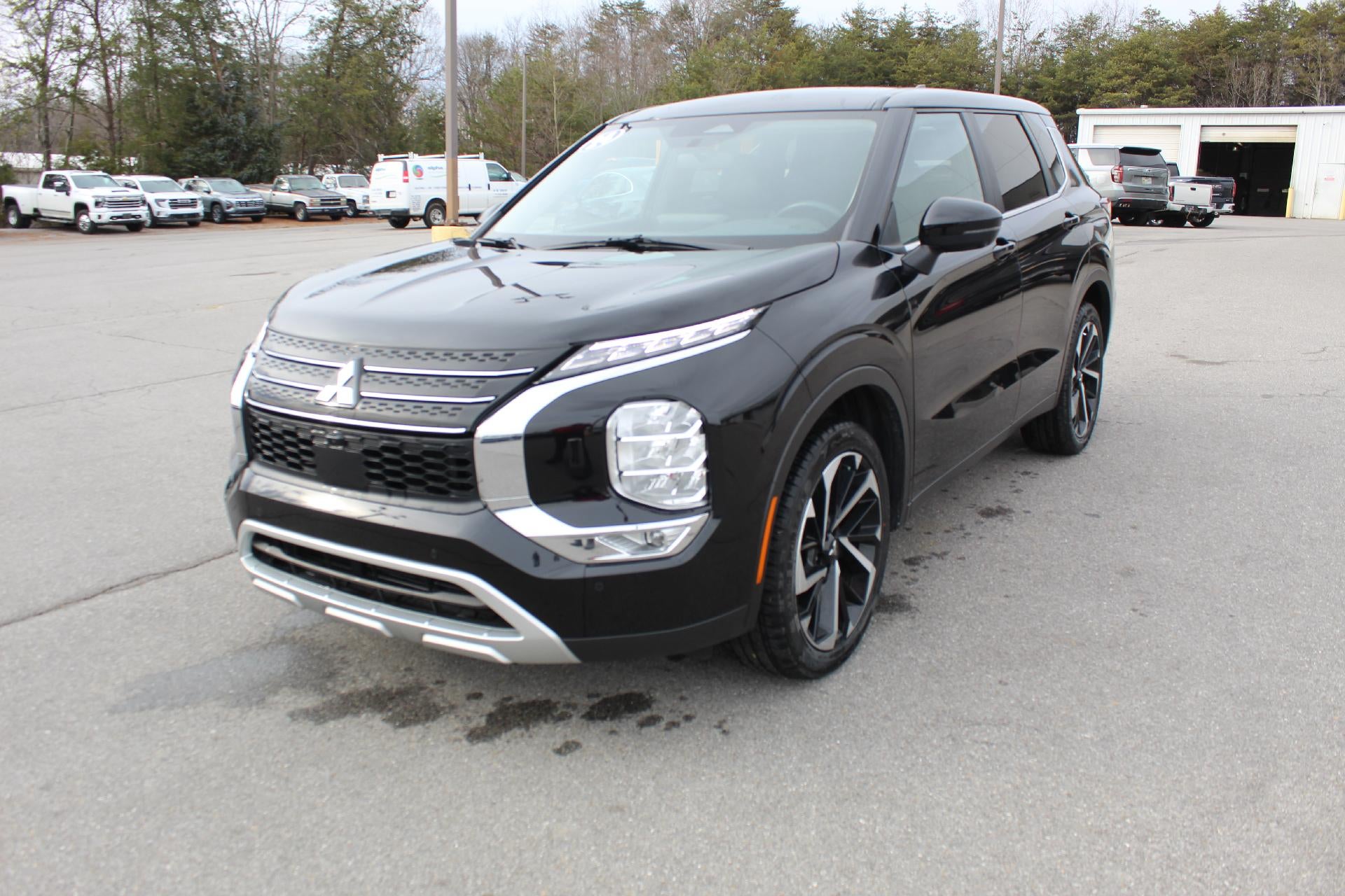 2024 Mitsubishi Outlander SE