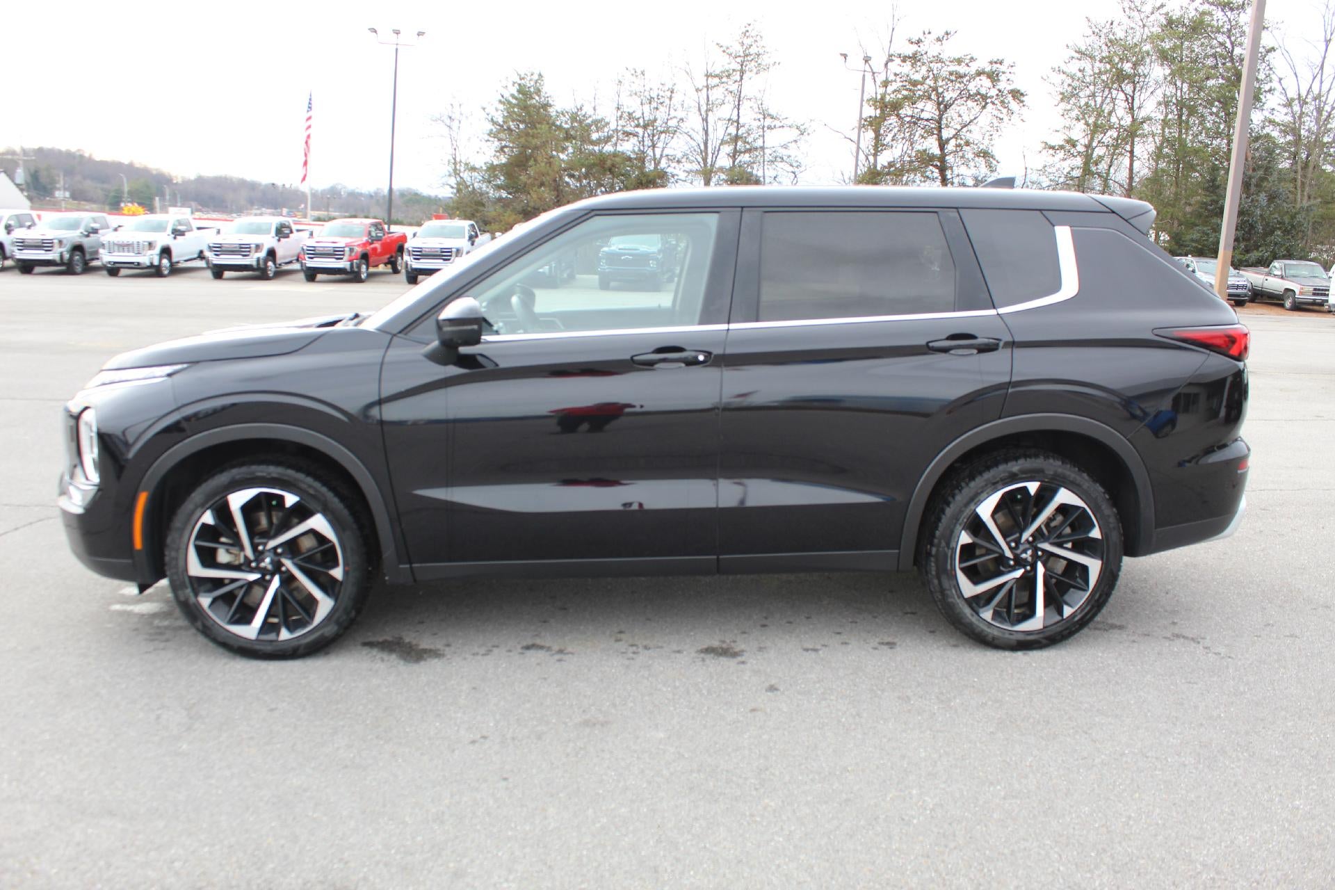 2024 Mitsubishi Outlander SE